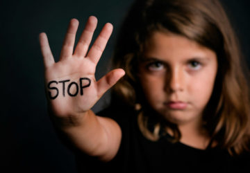 Gewalt an Kindern in der Schweiz- Jeder Klaps ist einer zu viel www.chezmamapoule.com_-2