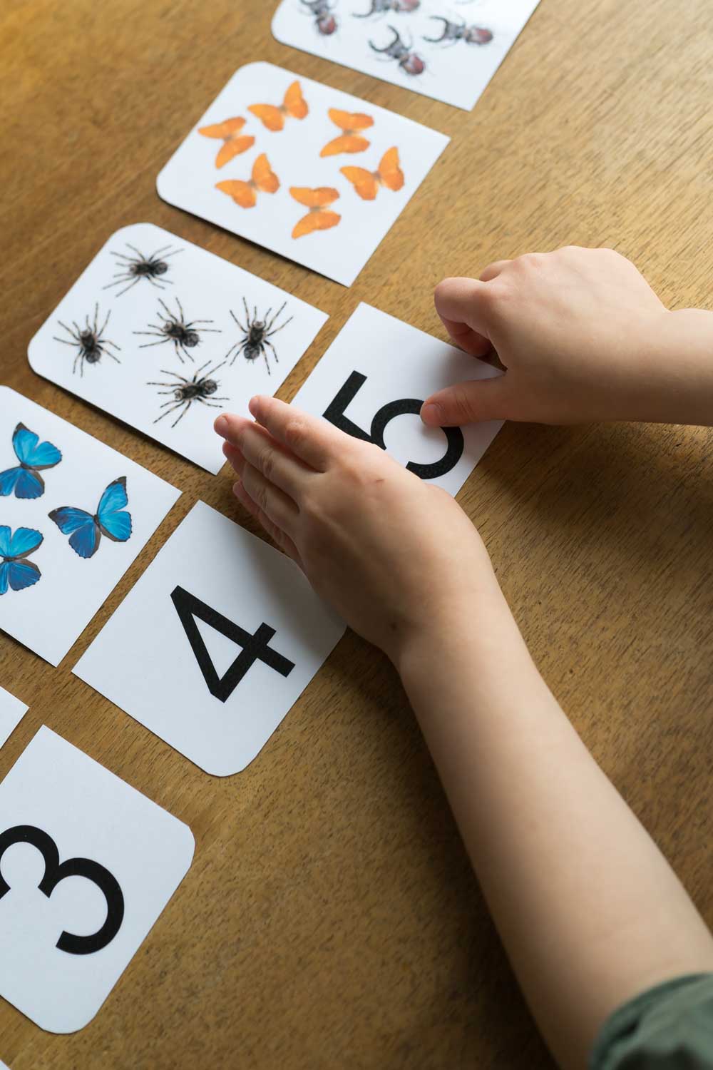 Druckvorlage Zahlen lernen mit Kindern • 7 Spielideen mit Zahlen für Kinder und Kleinkinder ✓ Jetzt Abo lösen & Spielideen downloaden