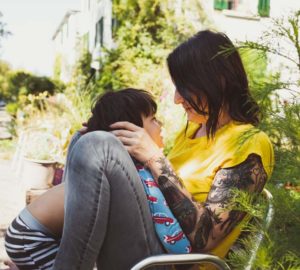 Wie es ist alleinerziehend zu sein. Ein Interview über Attachment Parenting und das Leben als Solomom mit Annette Saloma. Weiter lesen auf: www.chezmamapoule.com #Bindungsorientierung und #bedürfnisorientiert #Erziehung #Langzeitstillen #singlemom #solomom