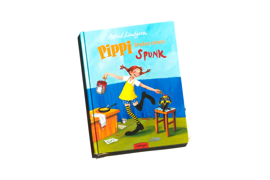 Pippi findet einen Spunk von Astrid Lindgren. Bücher über starke Mädchen. Bilderbücher ohne Sexismus und Genderismus. Kinderbücher mit Feminismus und Gleichstellung. Blick ins Buch auf: www.chezmamapoule.com