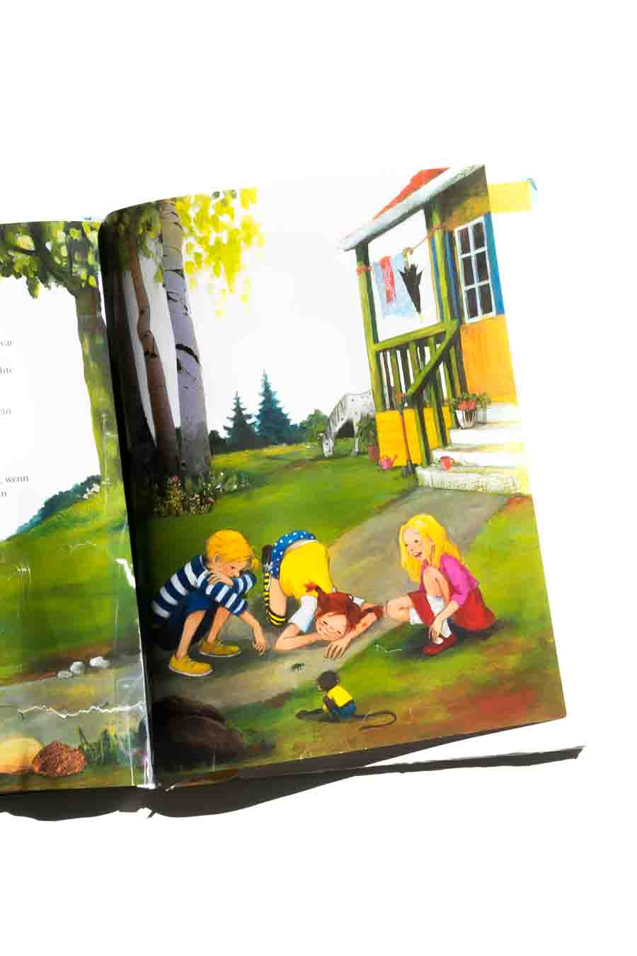 Pippi findet einen Spunk von Astrid Lindgren. Bücher über starke Mädchen. Bilderbücher ohne Sexismus und Genderismus. Kinderbücher mit Feminismus und Gleichstellung. Blick ins Buch auf: www.chezmamapoule.com